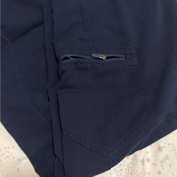 navy blue figs scrubs. size women’s medium. - Picture 6 of 6